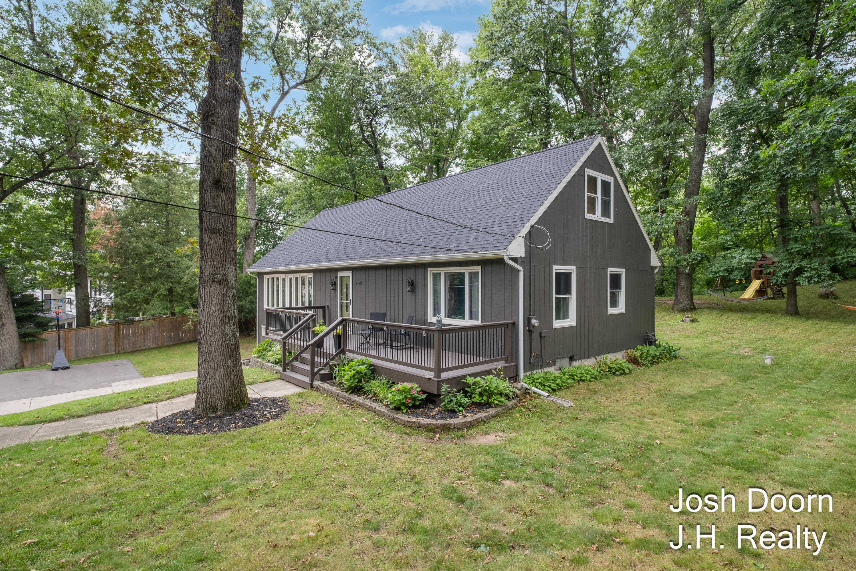 8181 Vergennes Street SE Ada MI 49301