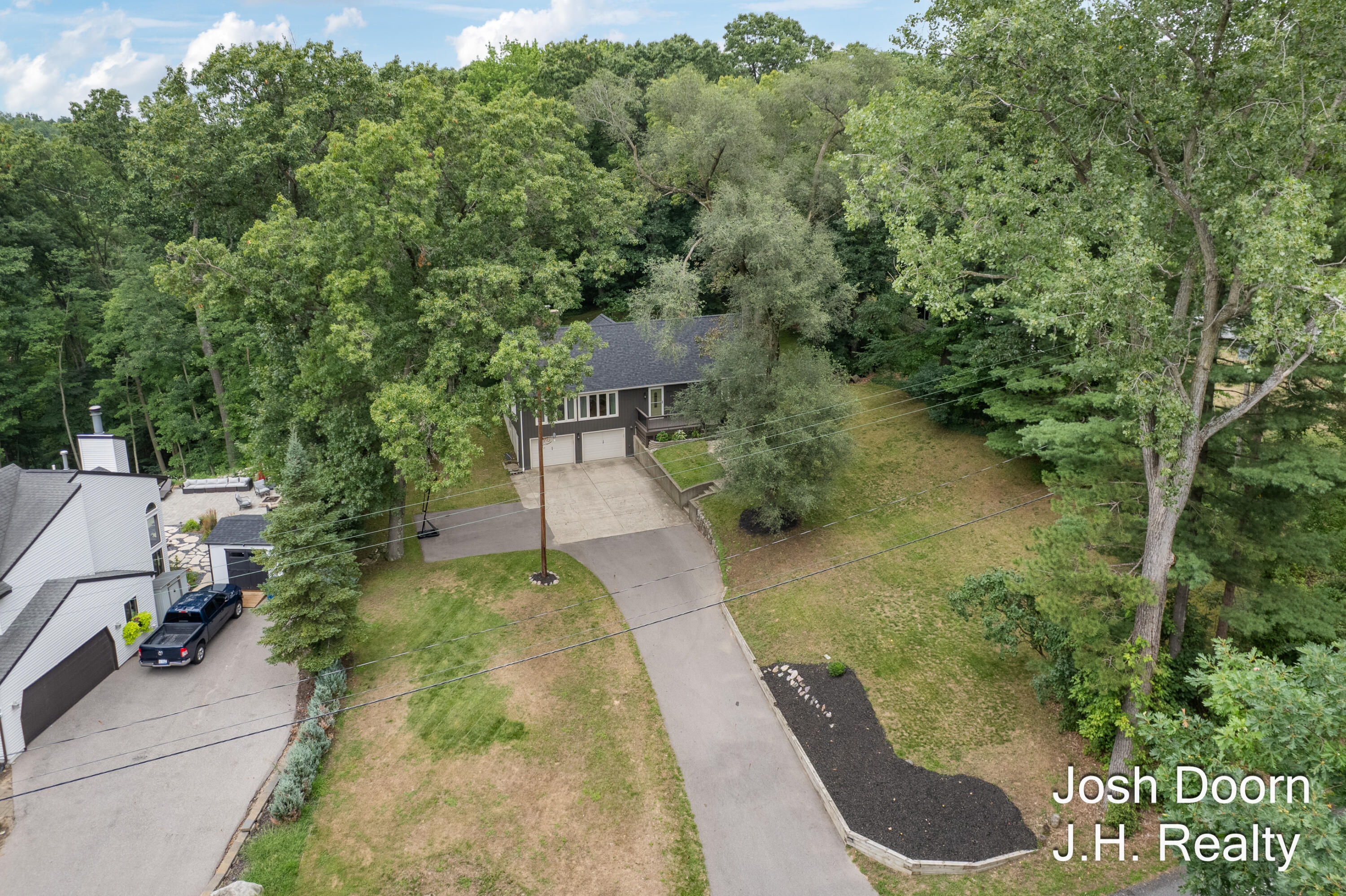 8181 Vergennes Street SE Ada MI 49301