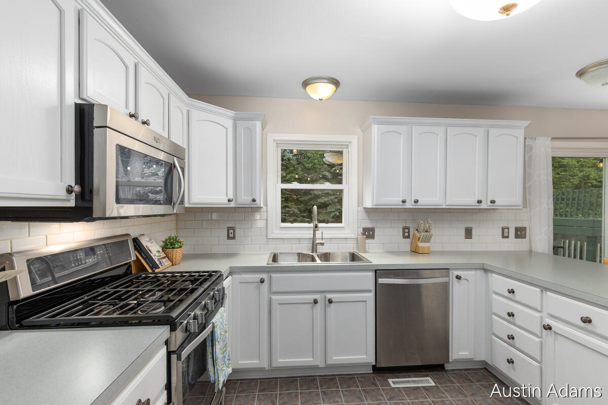 2110 Fawnwood Drive SE Grand Rapids MI 49508