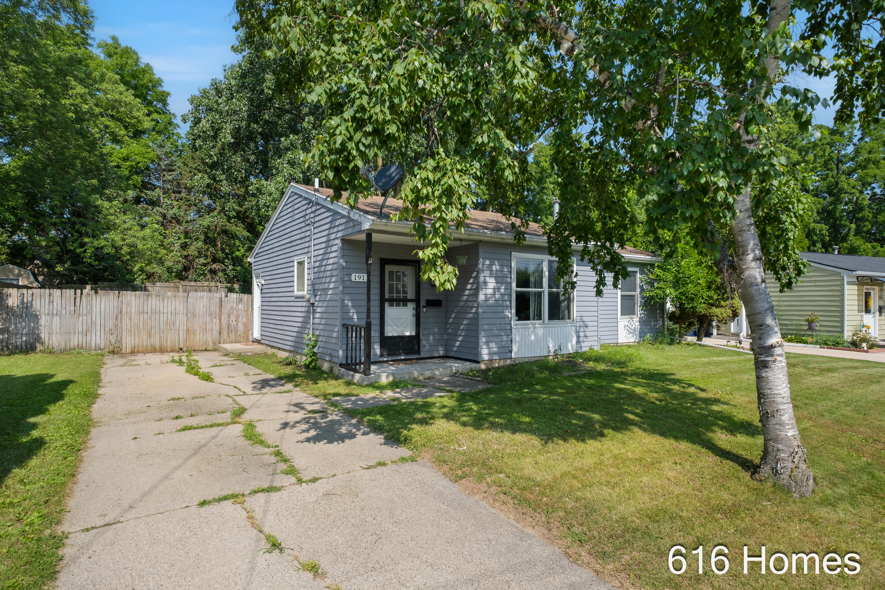 1911 Benjamin Avenue NE Grand Rapids MI 49505