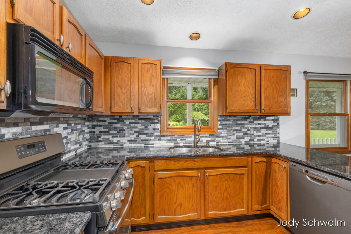 2223 Maguire Avenue NE Grand Rapids MI 49525