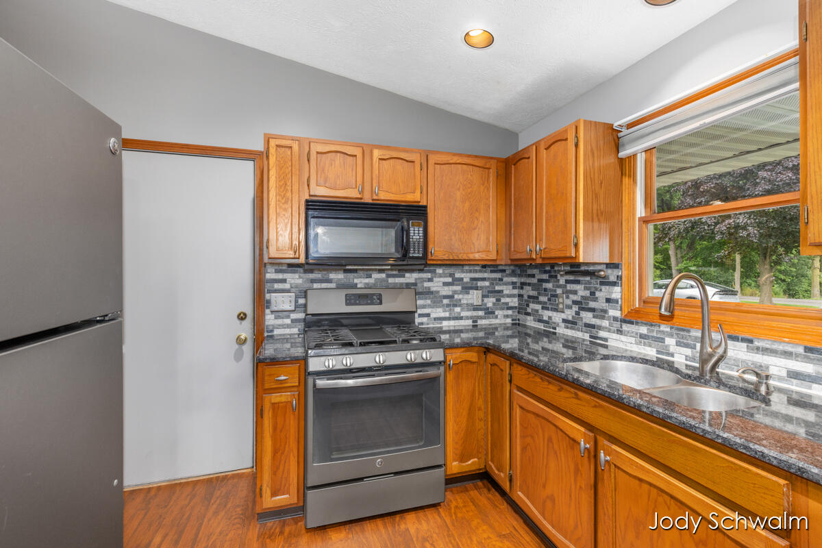 2223 Maguire Avenue NE Grand Rapids MI 49525