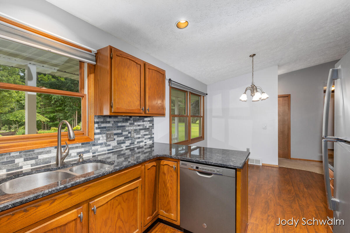 2223 Maguire Avenue NE Grand Rapids MI 49525