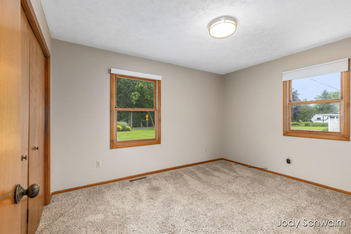 2223 Maguire Avenue NE Grand Rapids MI 49525