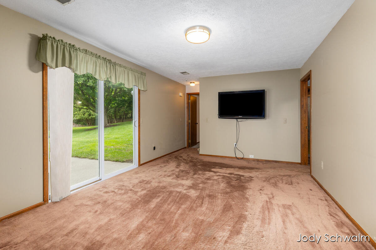 2223 Maguire Avenue NE Grand Rapids MI 49525
