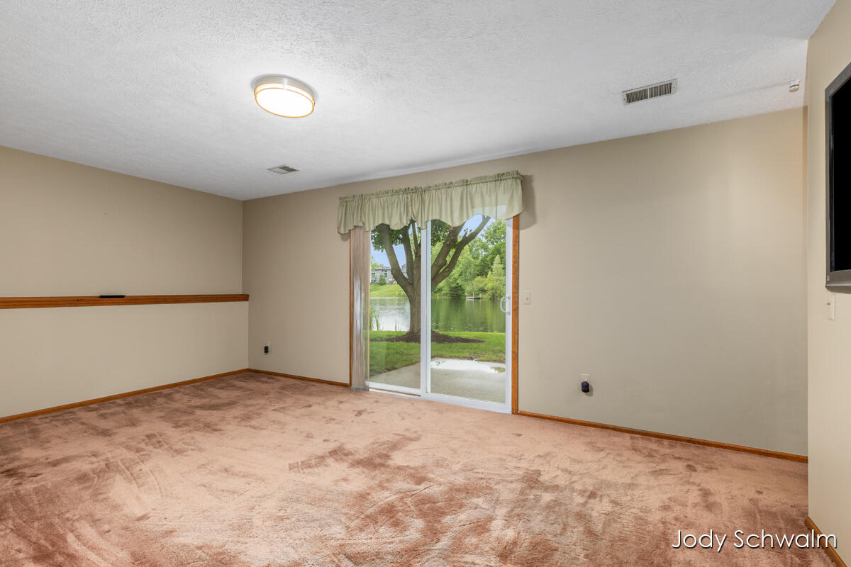 2223 Maguire Avenue NE Grand Rapids MI 49525