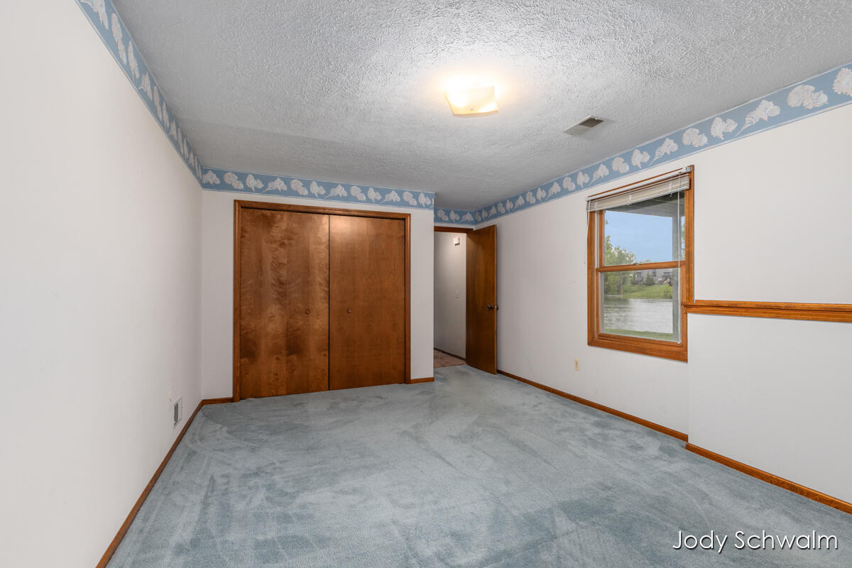 2223 Maguire Avenue NE Grand Rapids MI 49525