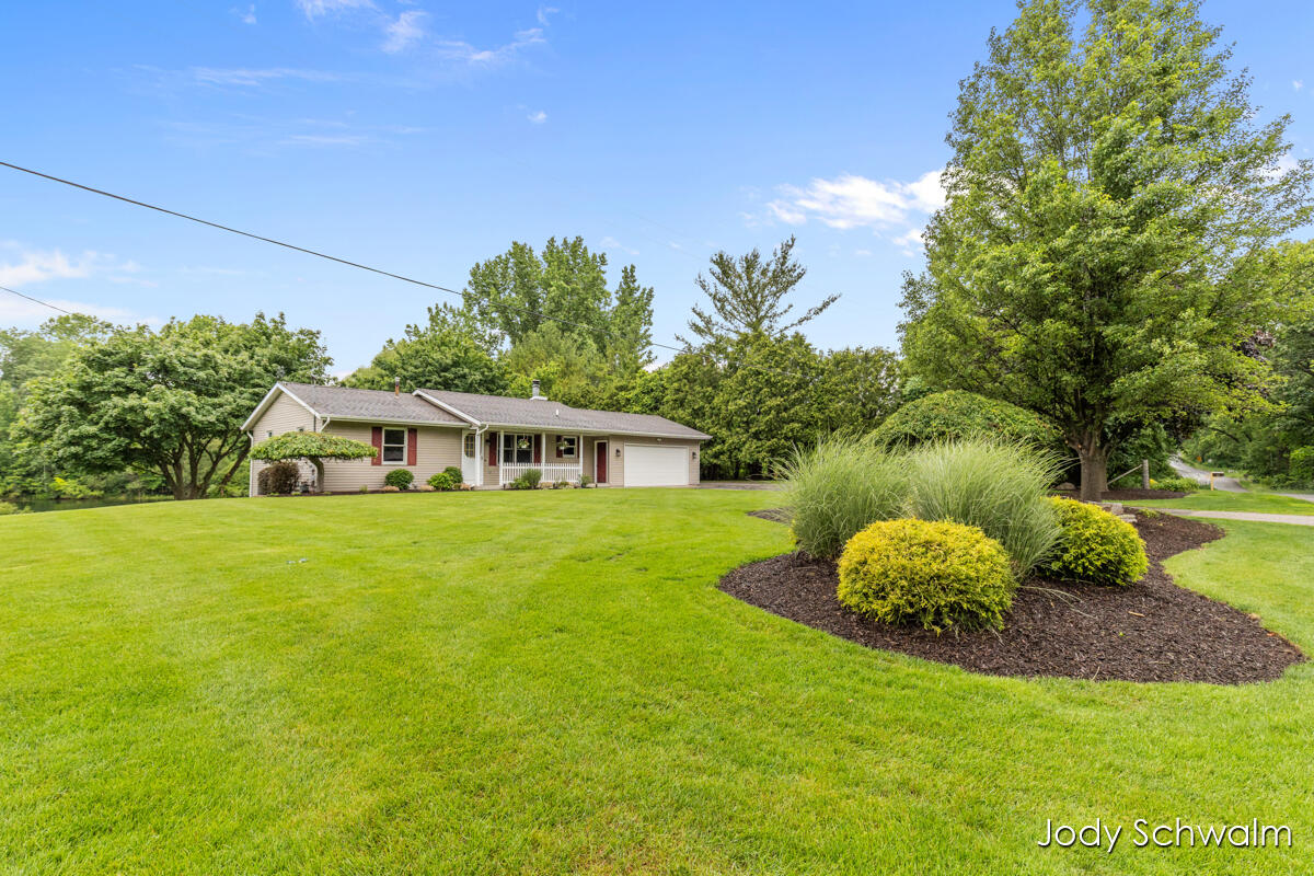 2223 Maguire Avenue NE Grand Rapids MI 49525