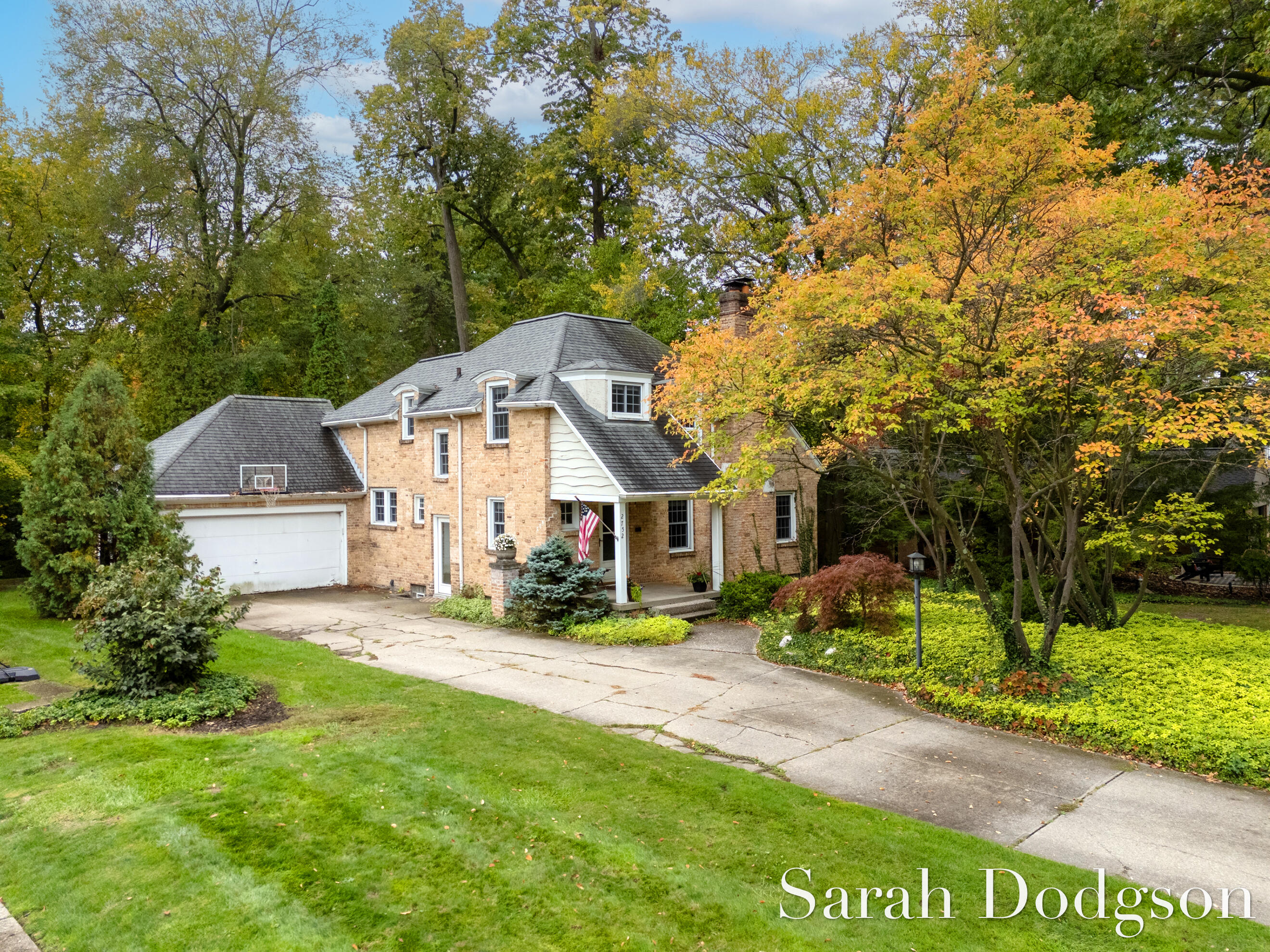 2752 Maplewood Drive SE East Grand Rapids MI 49506