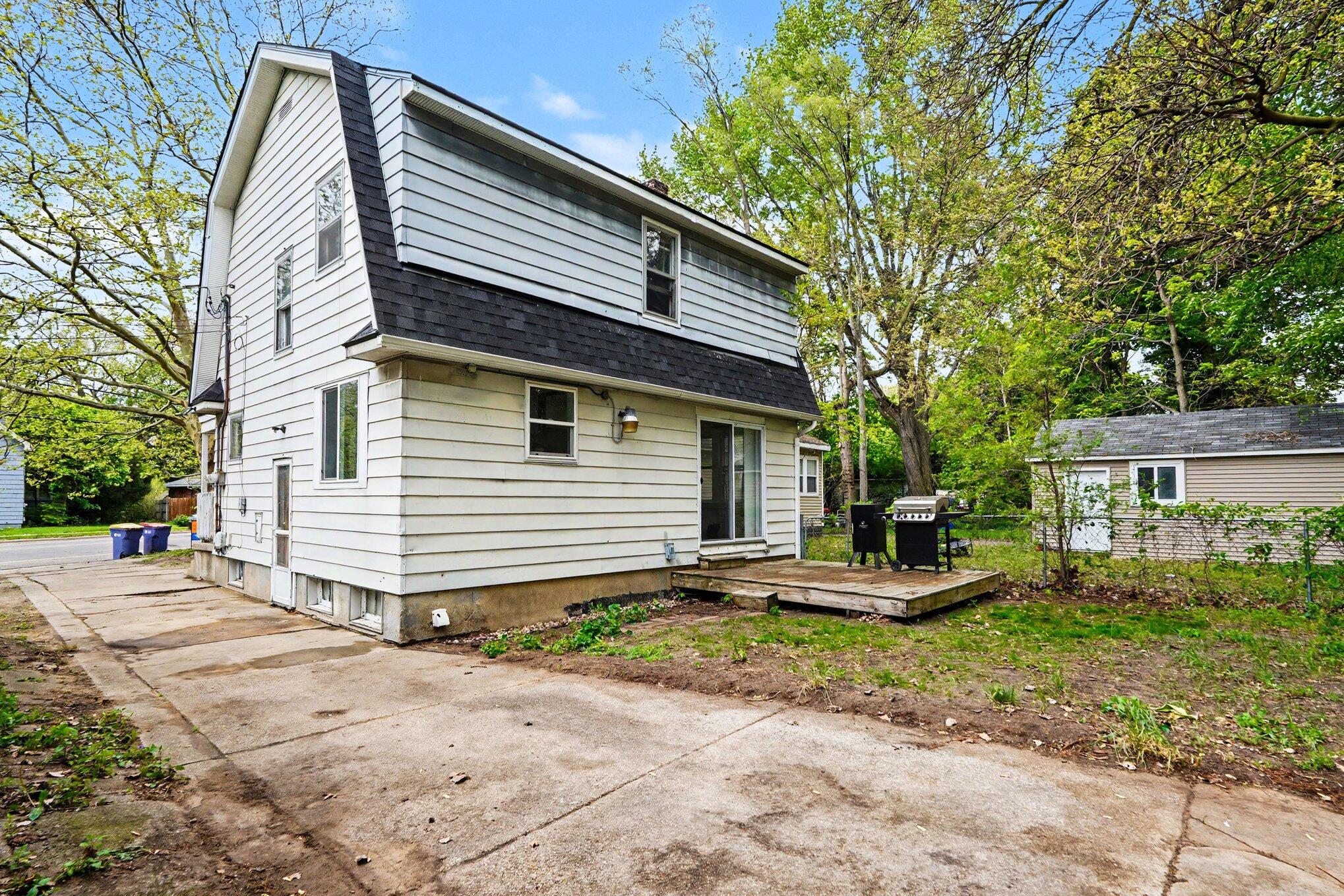 1914 Kalamazoo Avenue SE Grand Rapids MI 49507