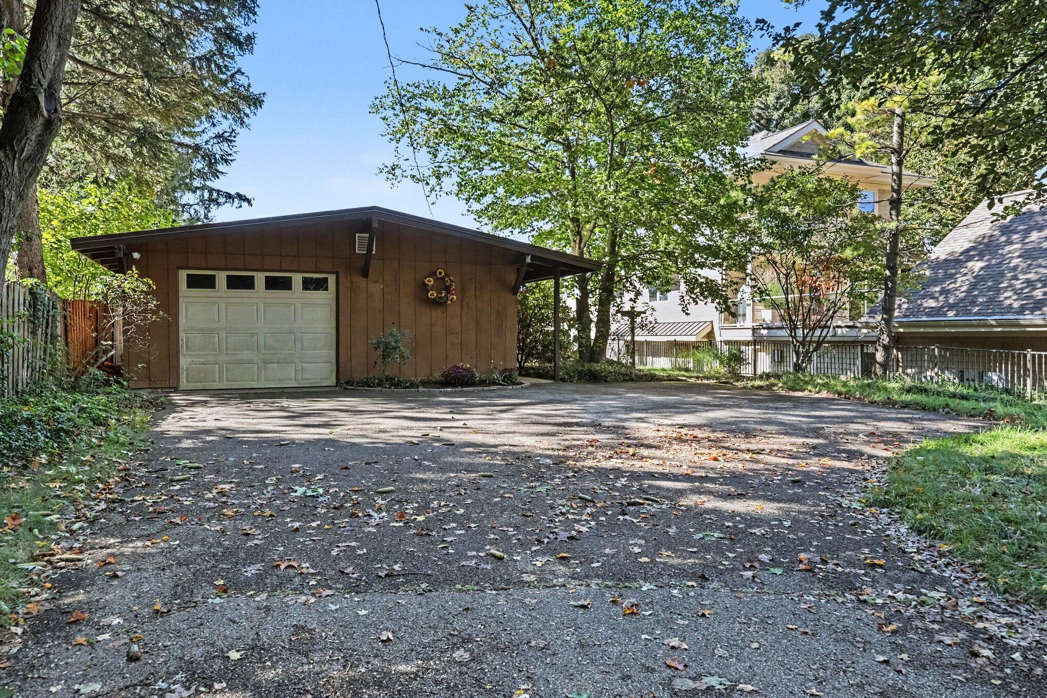 5865 Lakeshore Avenue Holland MI 49424