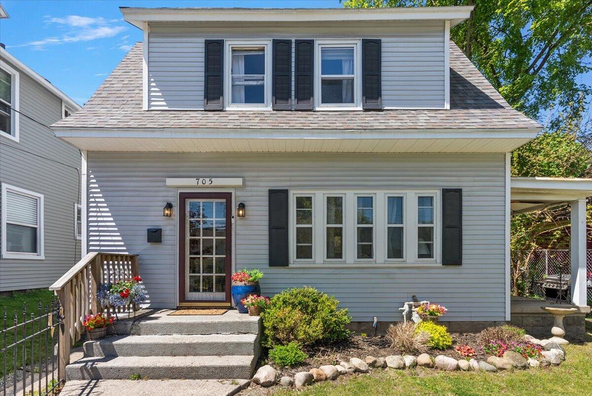 705 Lafayette Avenue NE Grand Rapids MI 49503