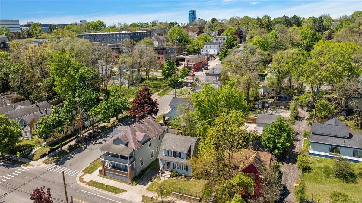 705 Lafayette Avenue NE Grand Rapids MI 49503