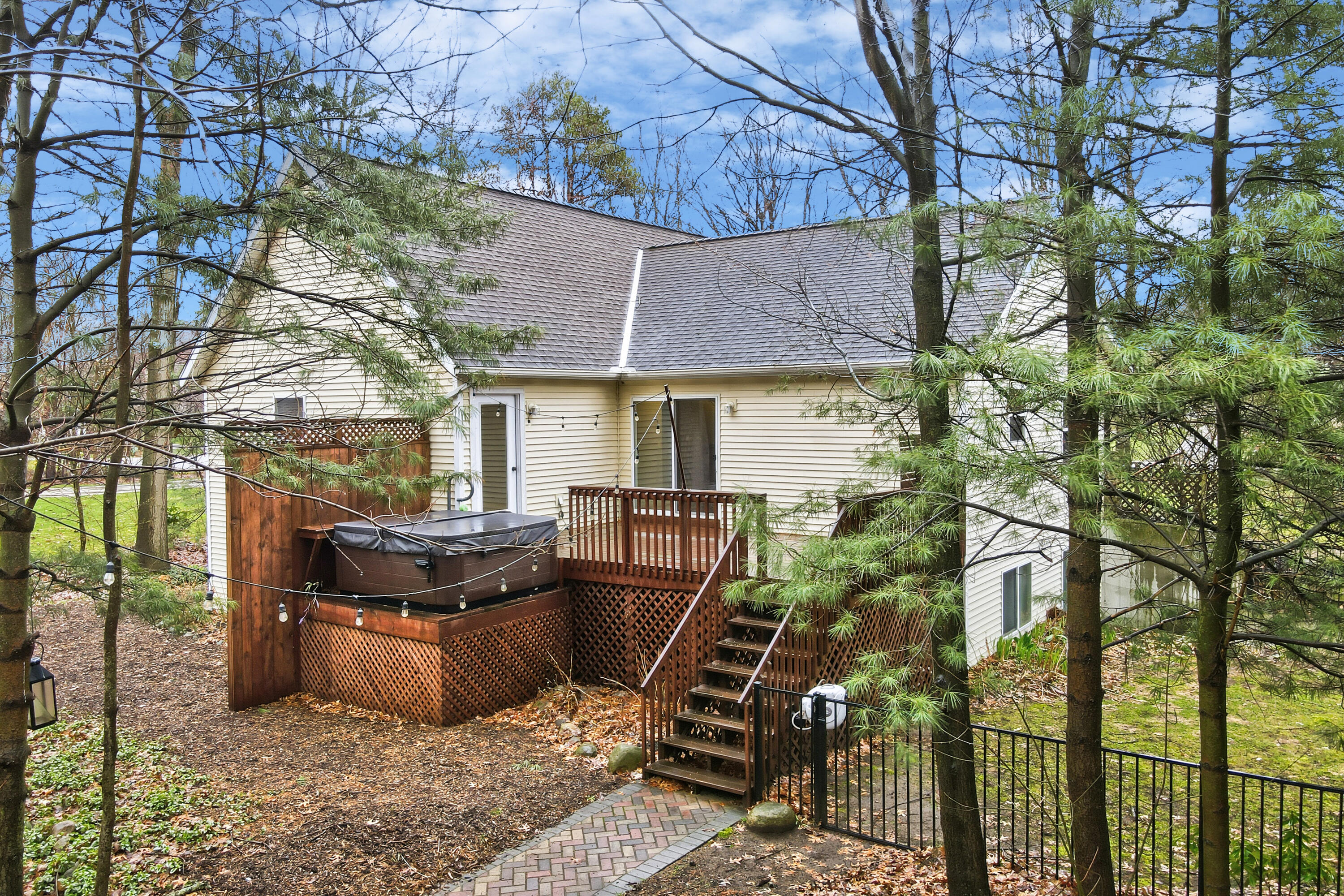 6417 Ototeman Trail Saugatuck MI 49453
