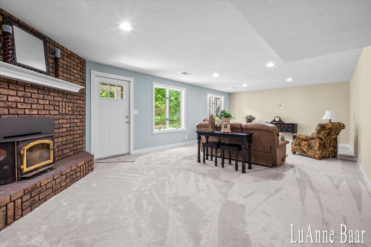 6027 9 Mile Road NE Rockford MI 49341