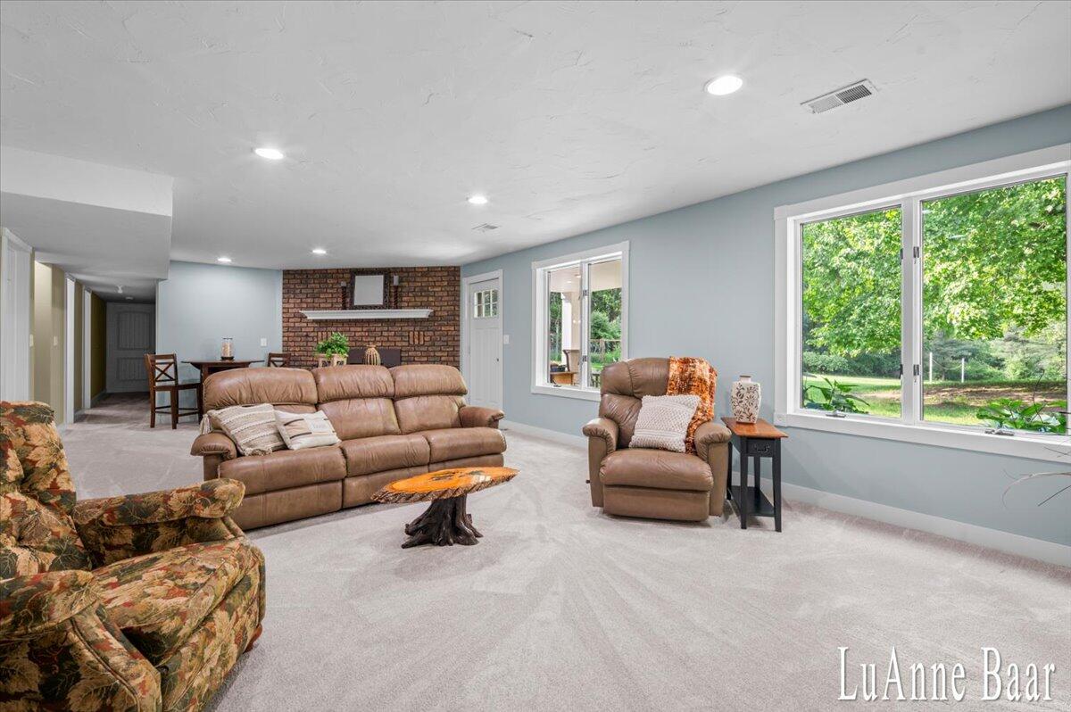 6027 9 Mile Road NE Rockford MI 49341