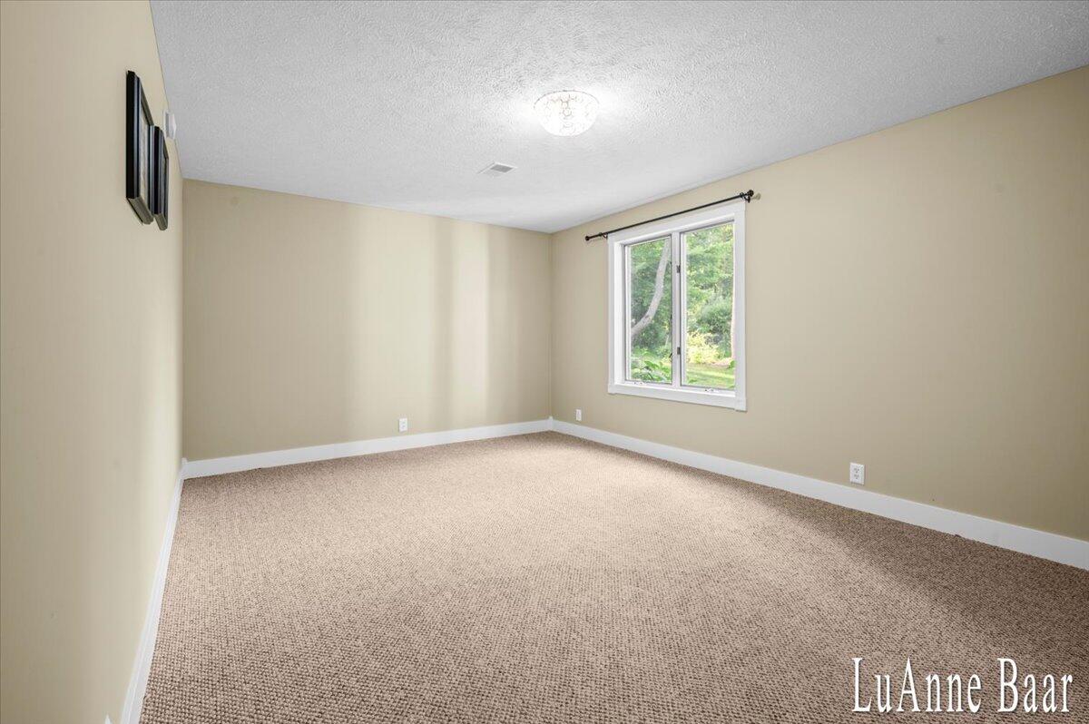 6027 9 Mile Road NE Rockford MI 49341
