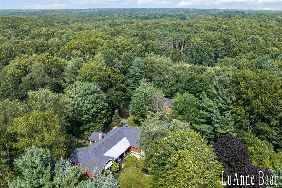 6027 9 Mile Road NE Rockford MI 49341
