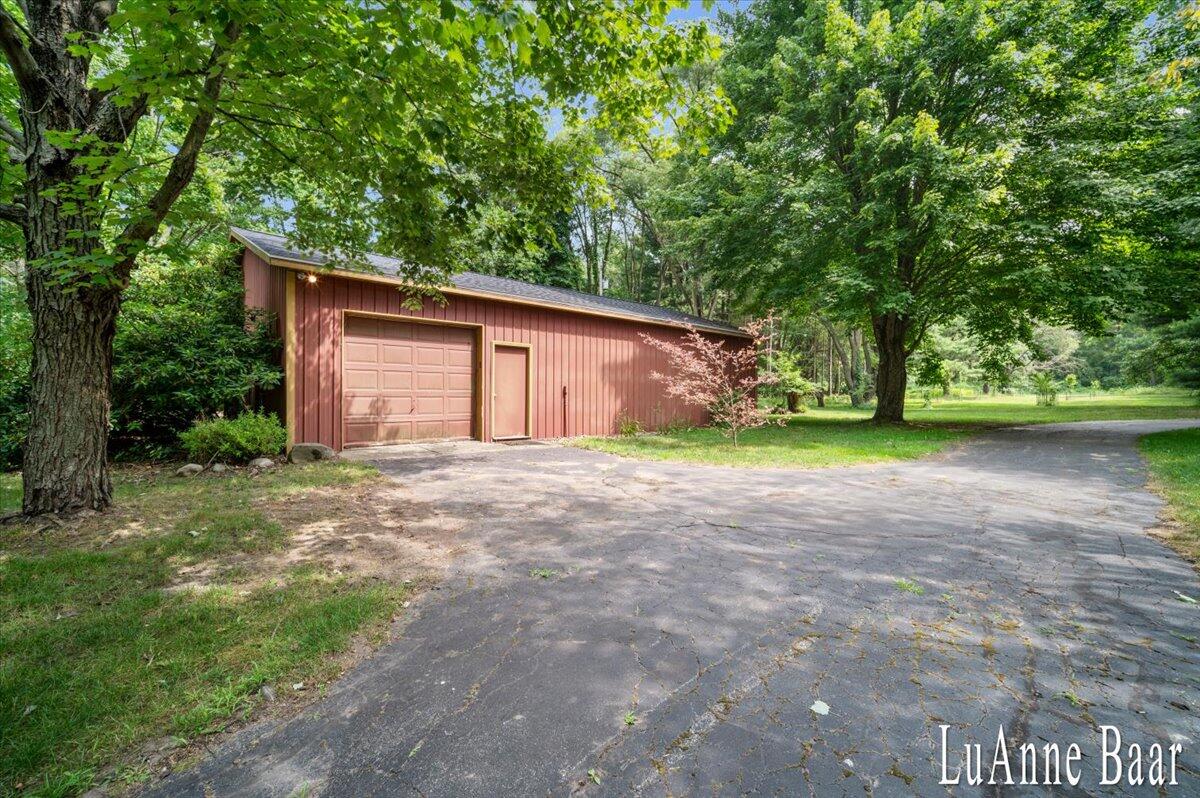 6027 9 Mile Road NE Rockford MI 49341