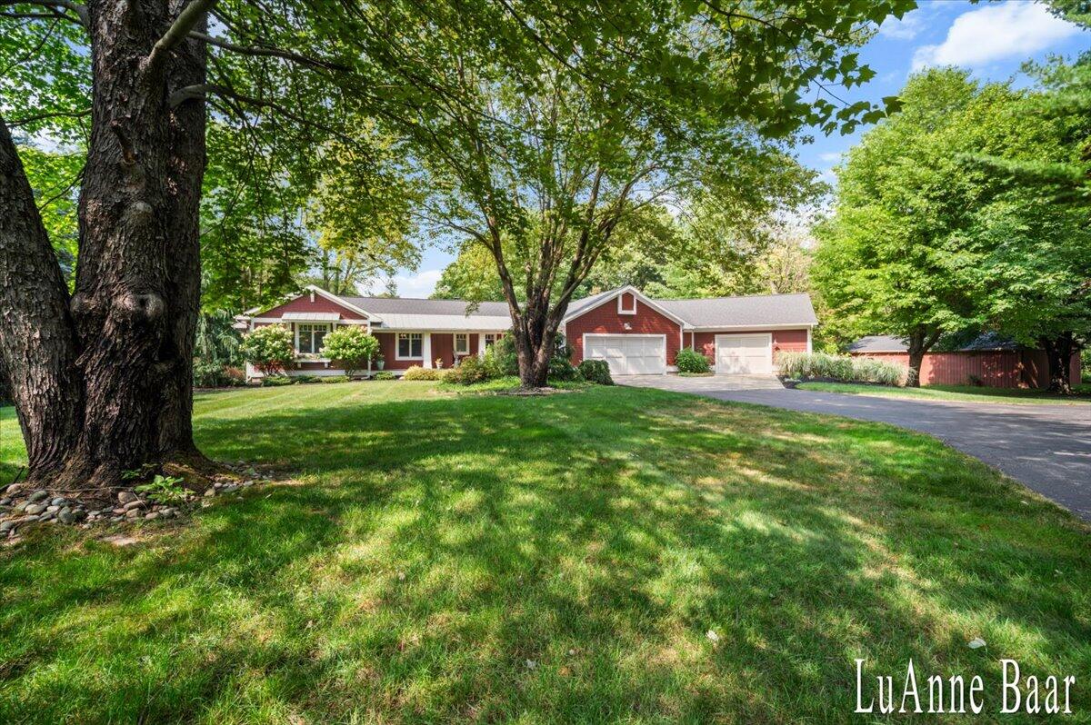 6027 9 Mile Road NE Rockford MI 49341