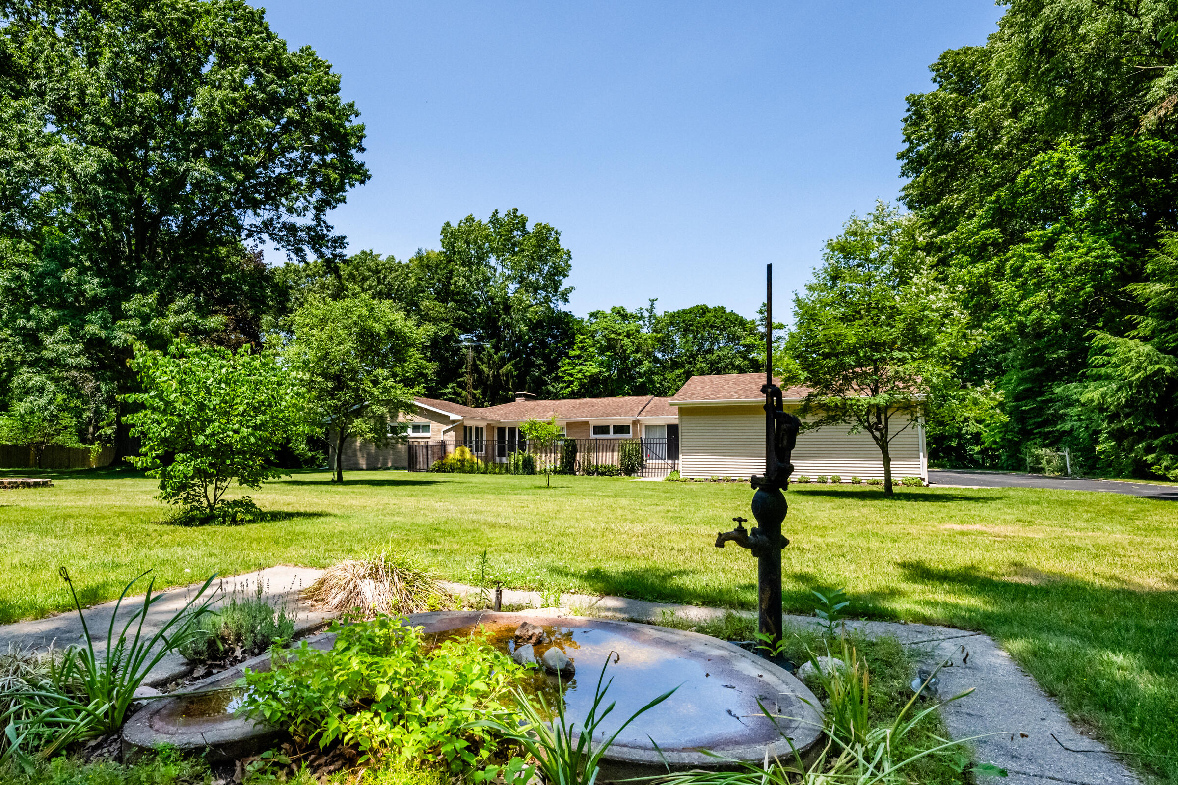1595 Alex Path Stevensville MI 49127