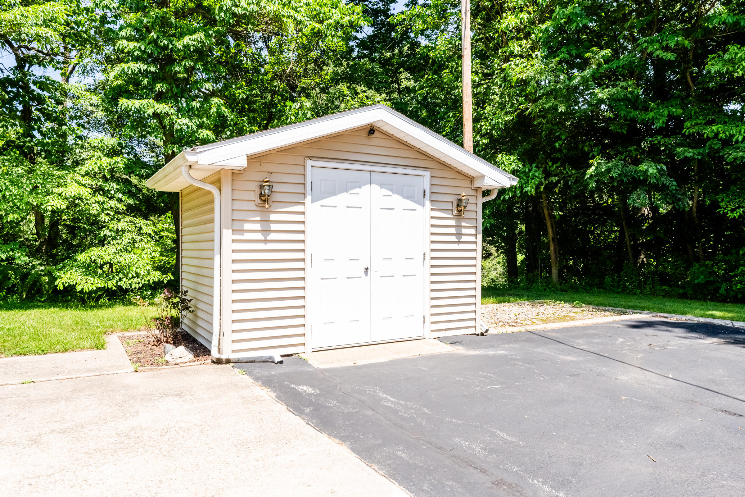 1595 Alex Path Stevensville MI 49127