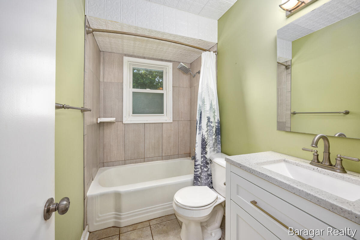1244 S Dorroll Street NE Grand Rapids MI 49505