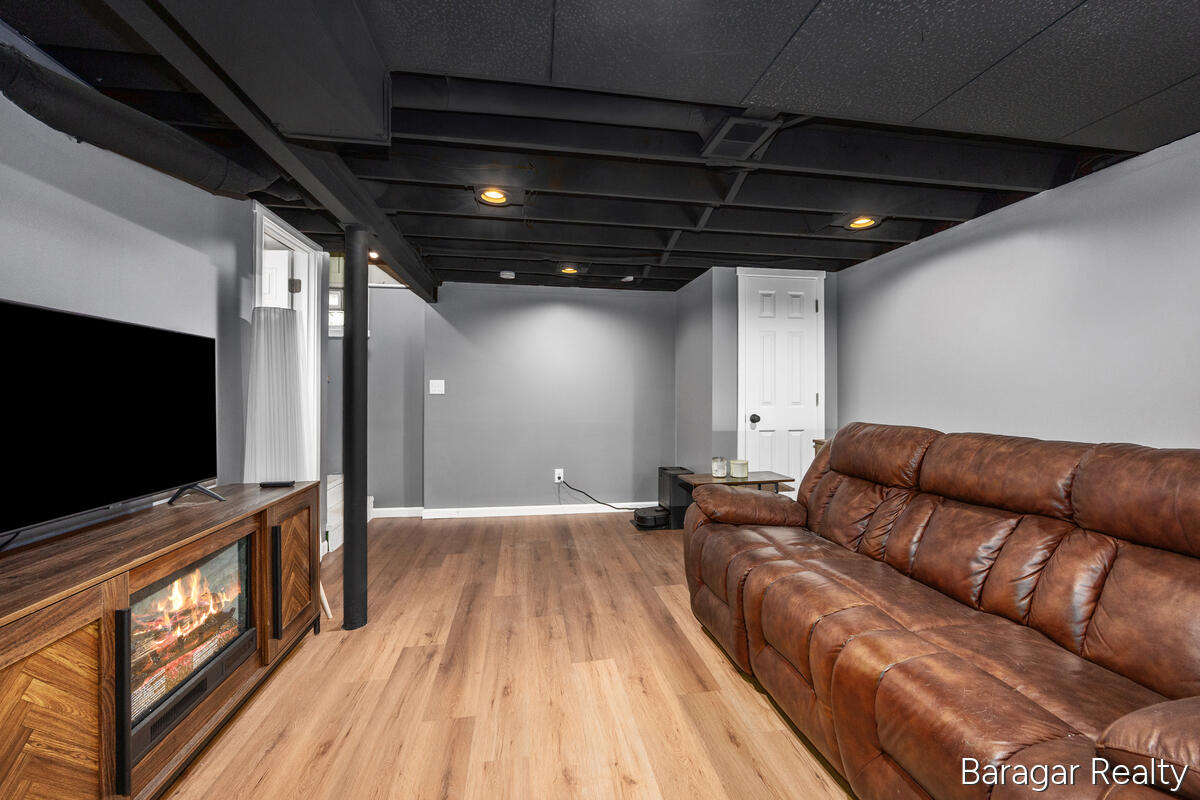 1244 S Dorroll Street NE Grand Rapids MI 49505