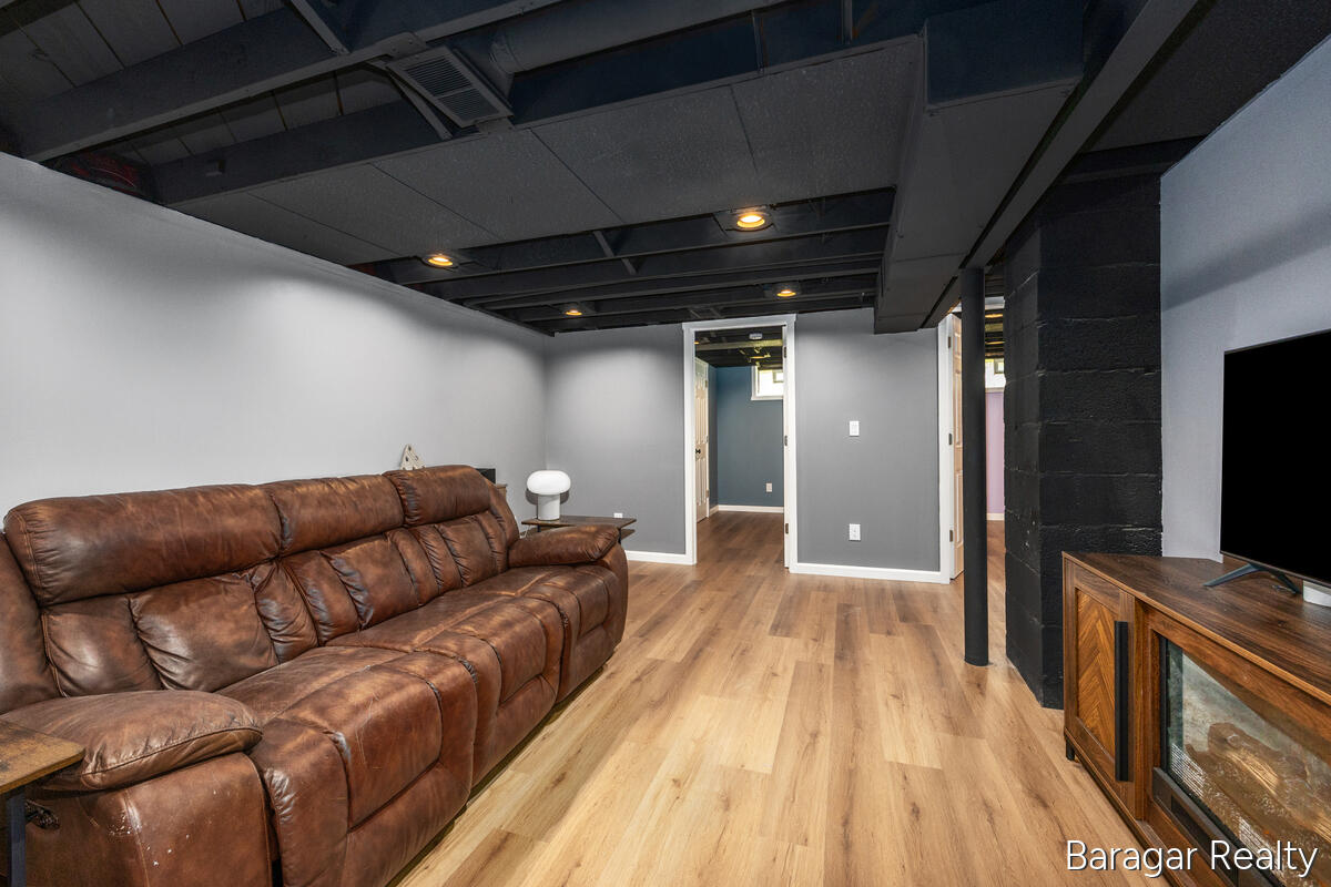 1244 S Dorroll Street NE Grand Rapids MI 49505