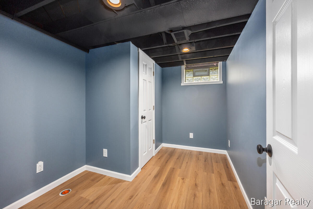 1244 S Dorroll Street NE Grand Rapids MI 49505