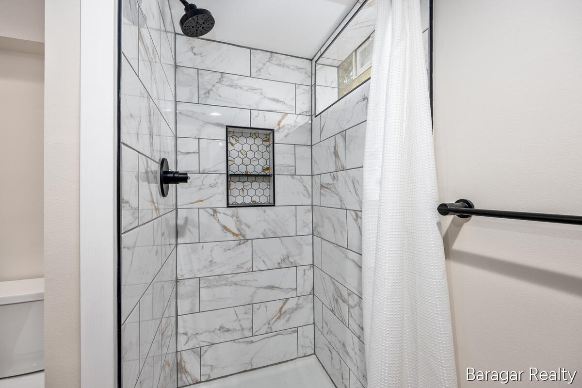 1244 S Dorroll Street NE Grand Rapids MI 49505