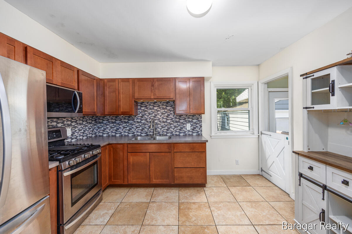 1244 S Dorroll Street NE Grand Rapids MI 49505
