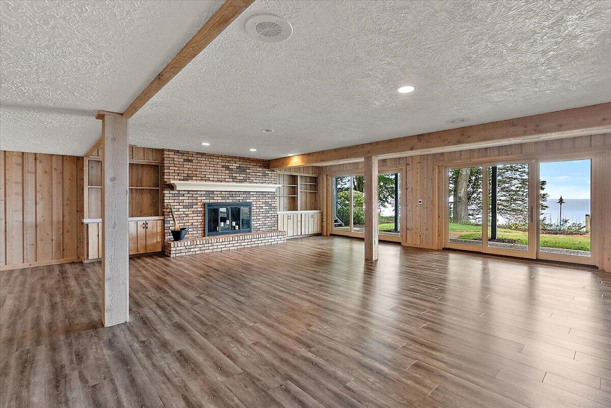 2230 Lakeshore Drive Fennville MI 49408