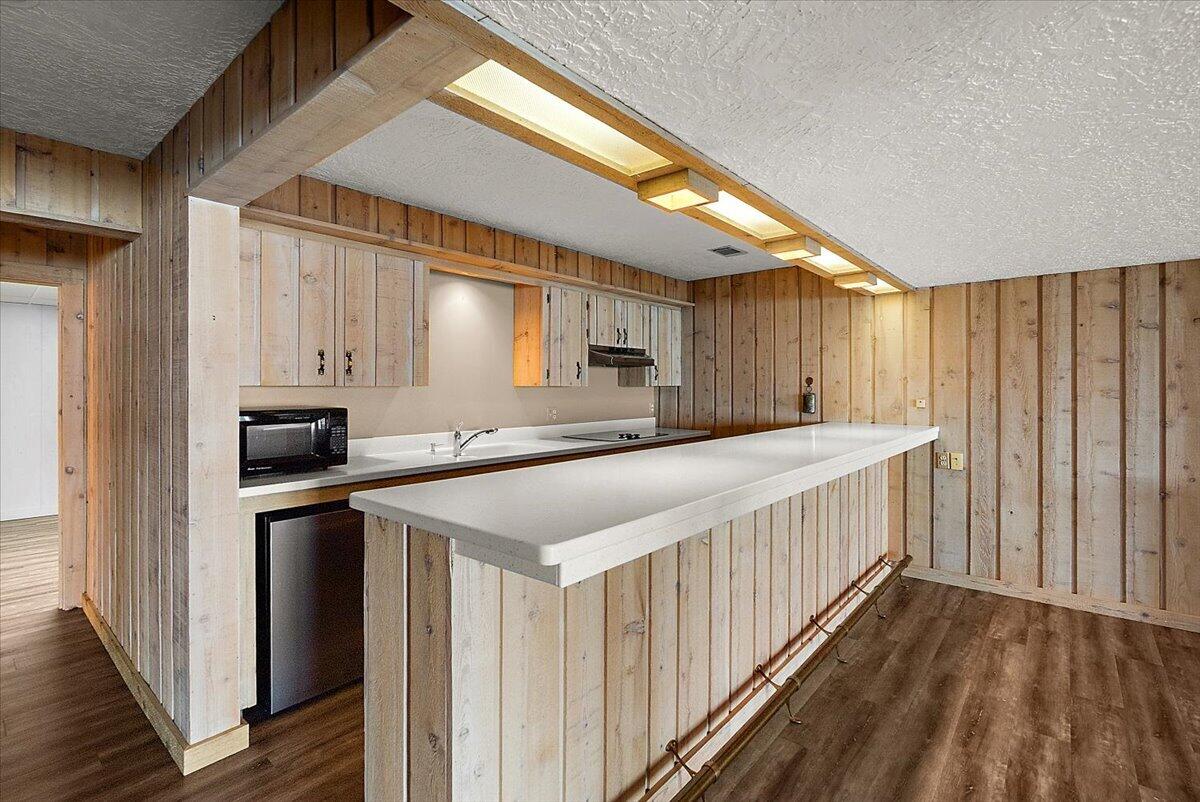 2230 Lakeshore Drive Fennville MI 49408