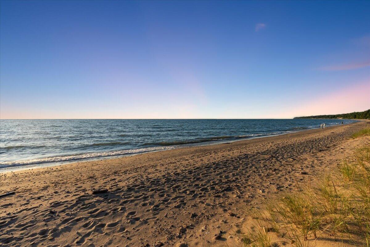 2230 Lakeshore Drive Fennville MI 49408
