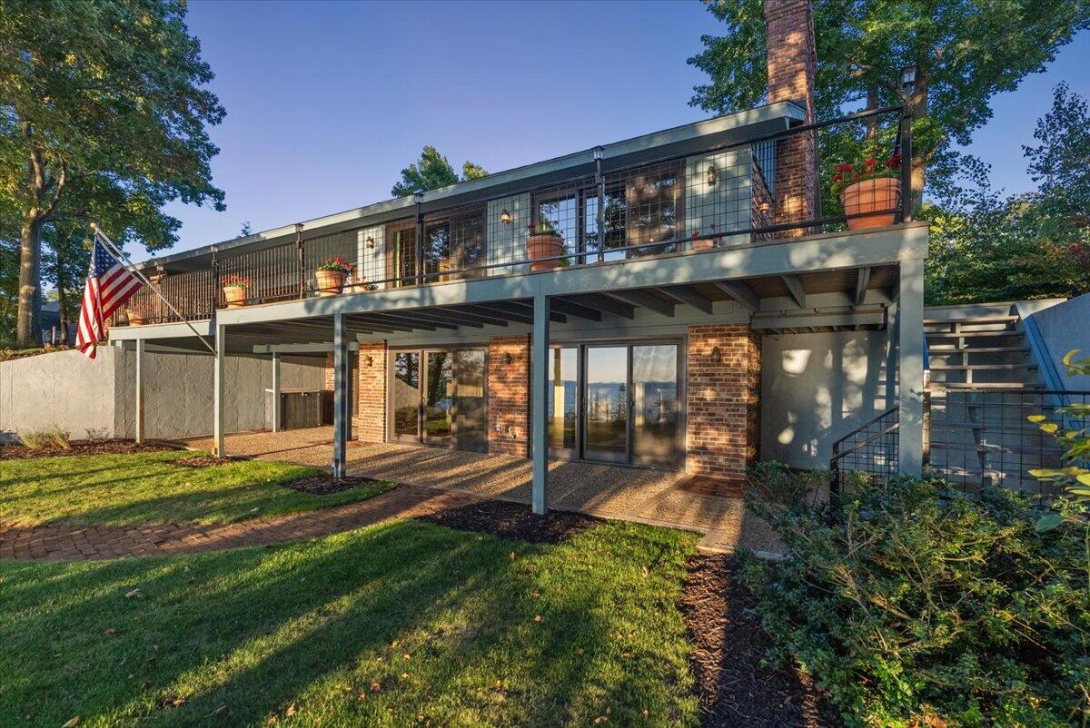 2230 Lakeshore Drive Fennville MI 49408