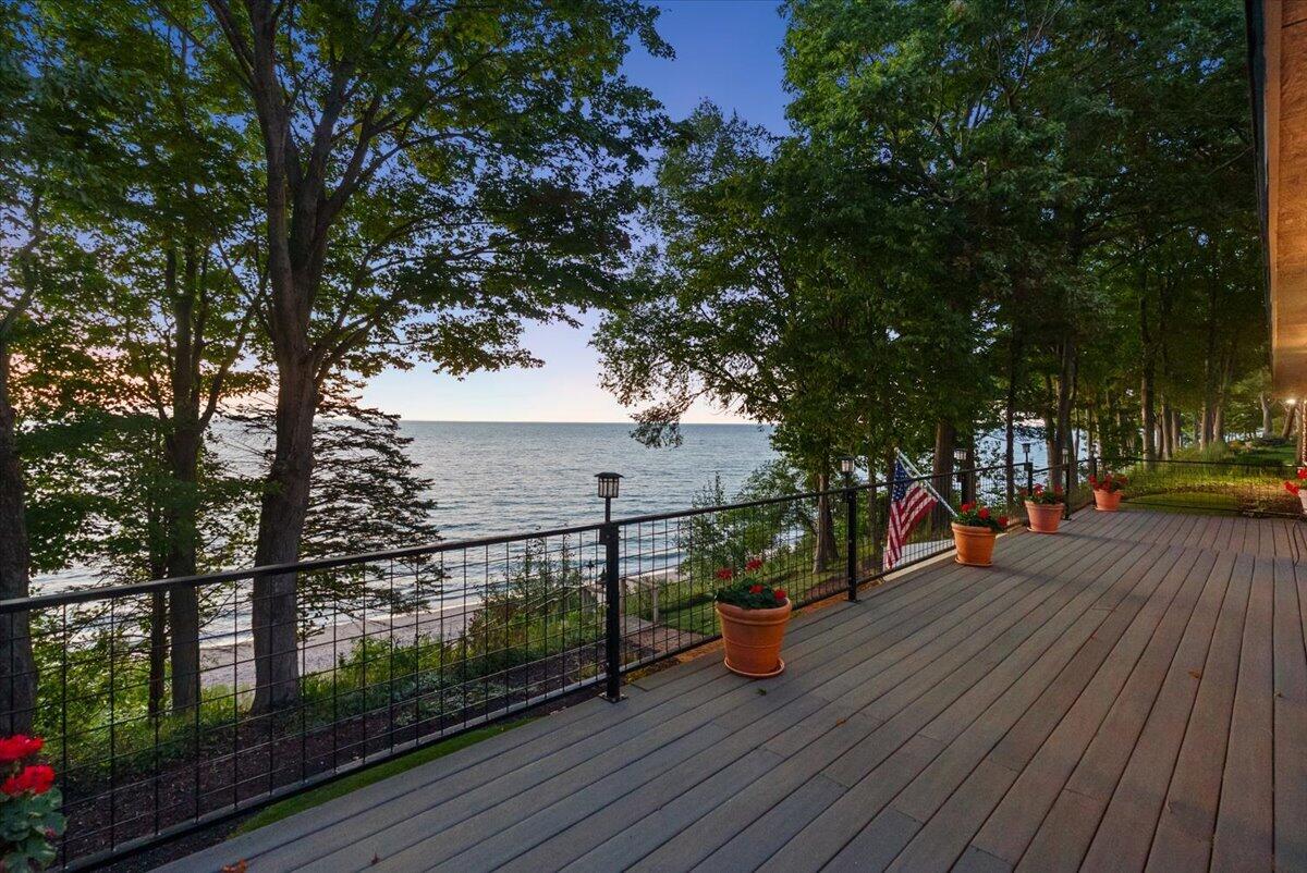 2230 Lakeshore Drive Fennville MI 49408