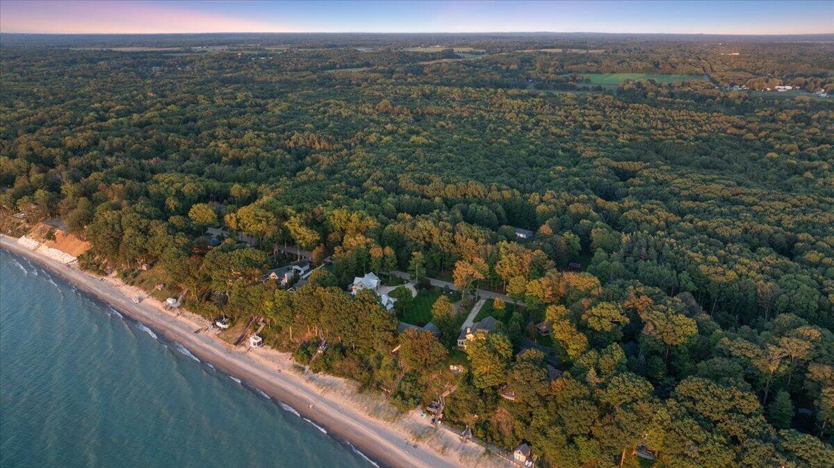 2230 Lakeshore Drive Fennville MI 49408