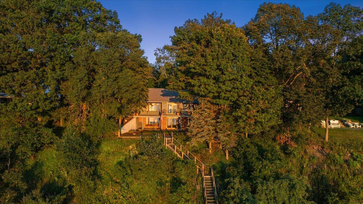 2230 Lakeshore Drive Fennville MI 49408