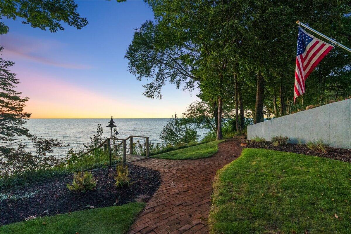 2230 Lakeshore Drive Fennville MI 49408