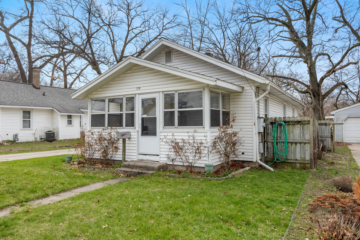 246 Holly Street Street SW Grand Rapids MI 49548