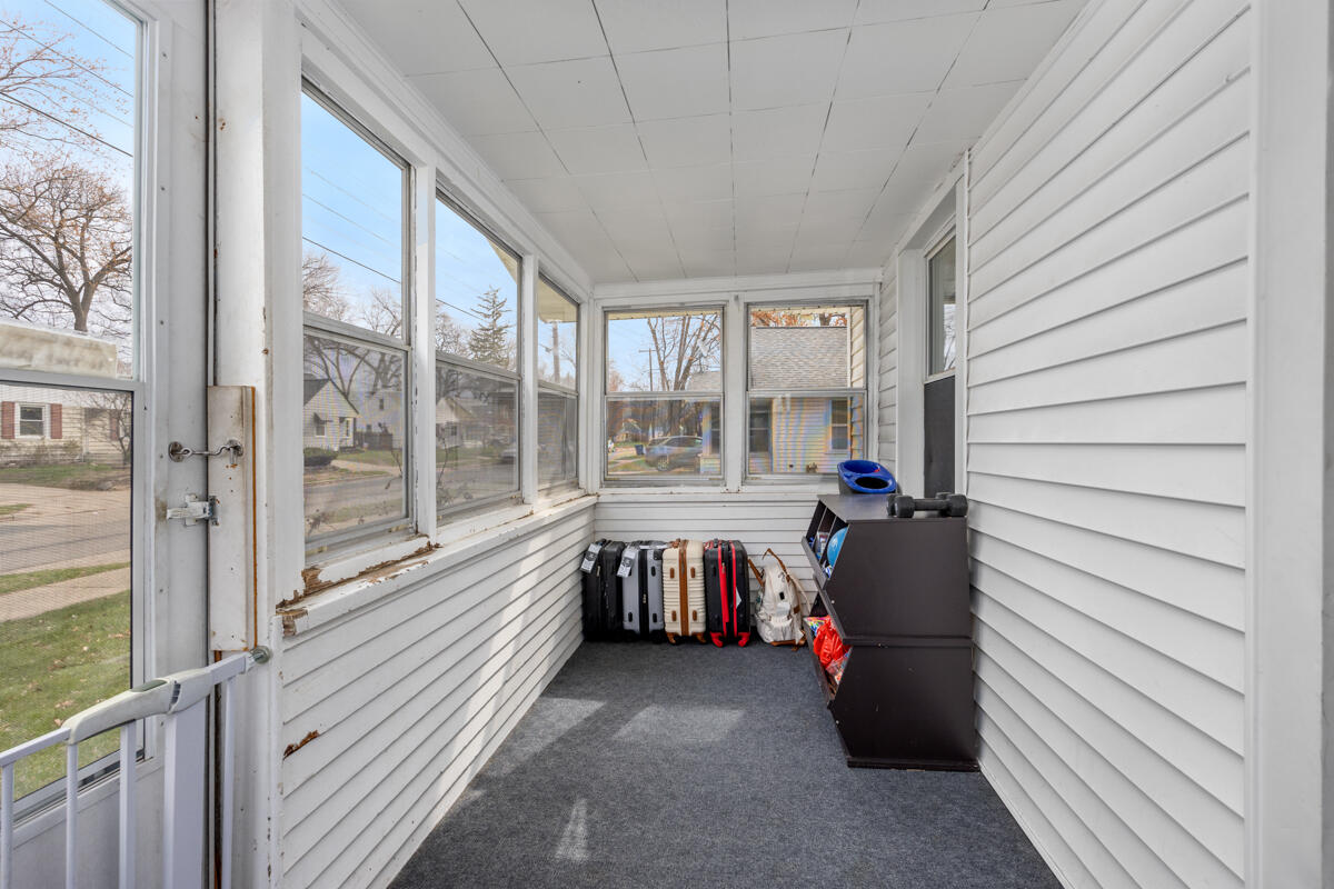 246 Holly Street Street SW Grand Rapids MI 49548