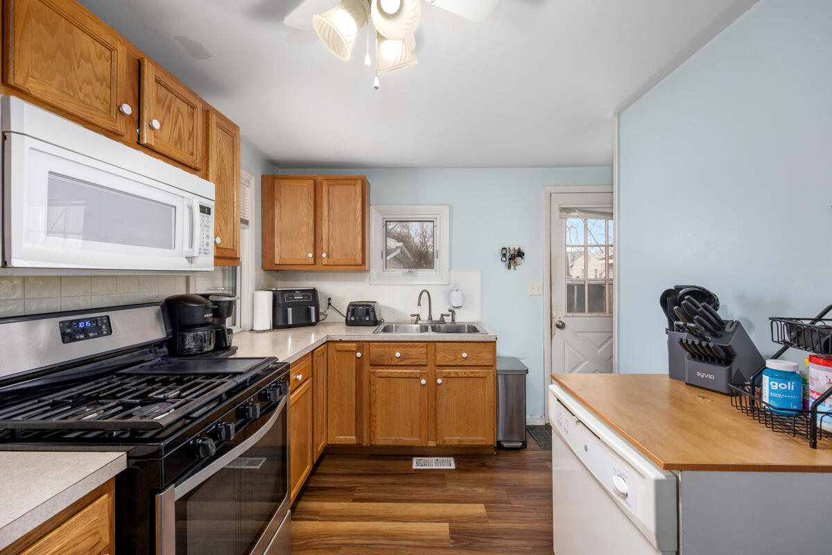 246 Holly Street Street SW Grand Rapids MI 49548