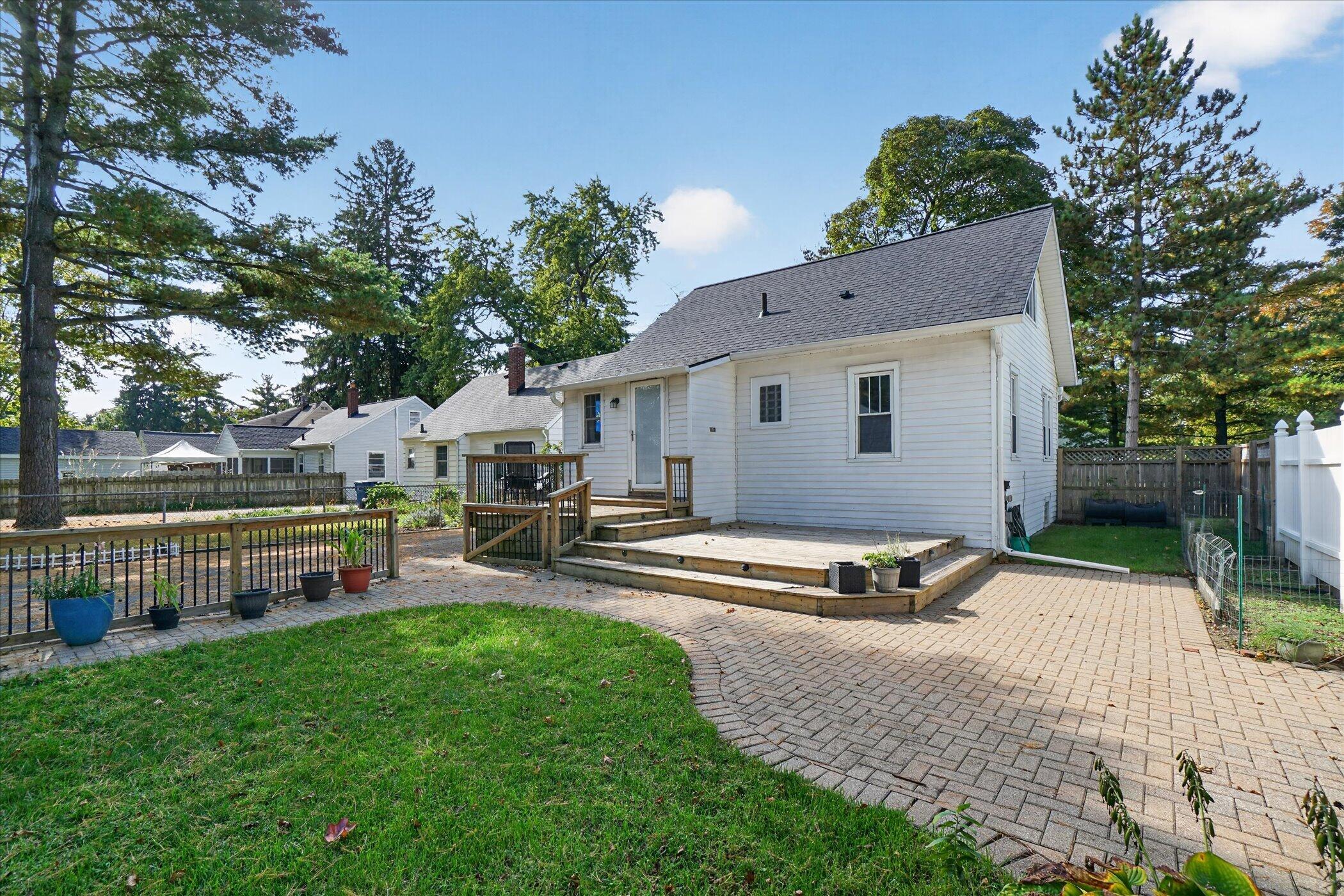 718 Pinehurst Boulevard Kalamazoo MI 49006