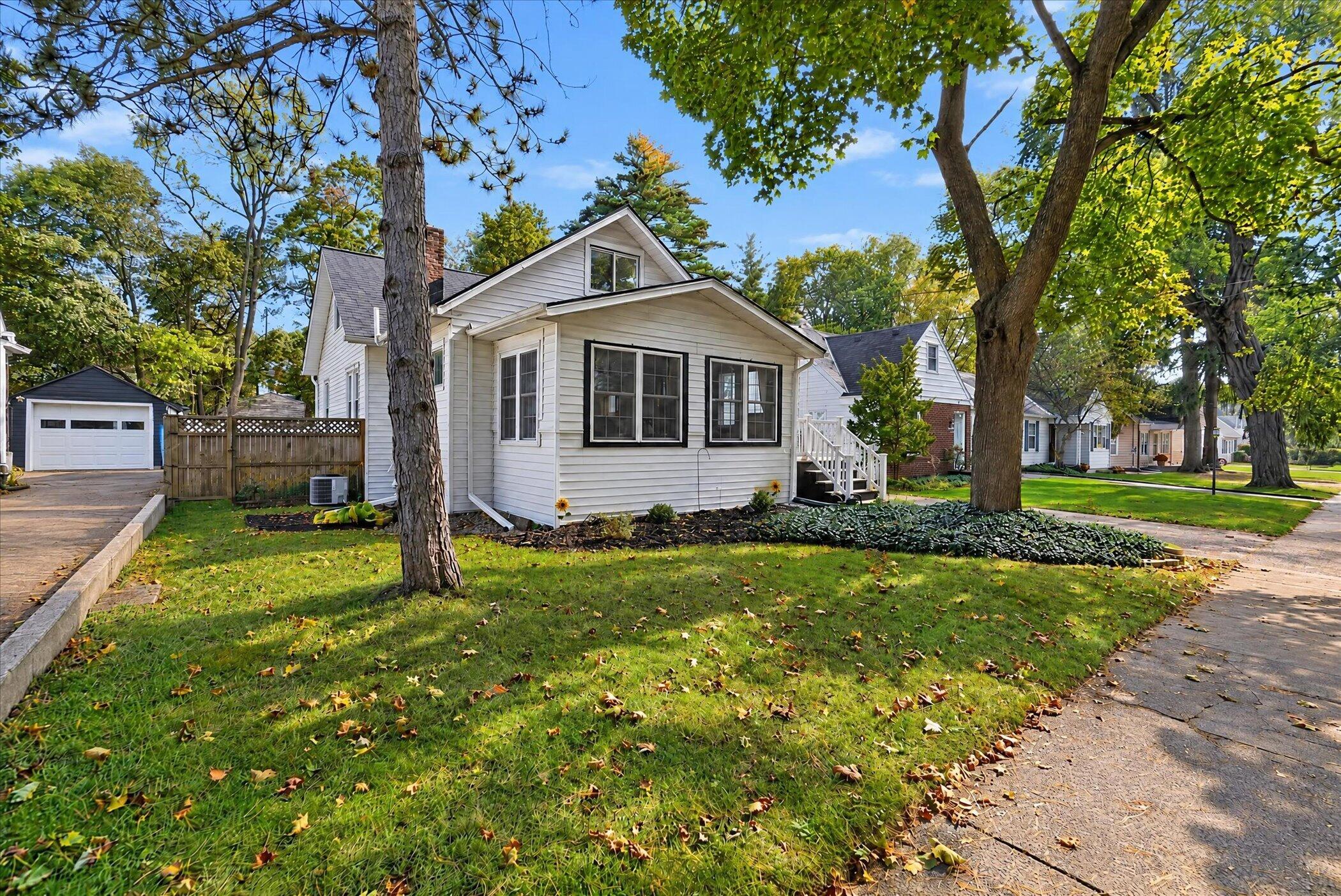 718 Pinehurst Boulevard Kalamazoo MI 49006