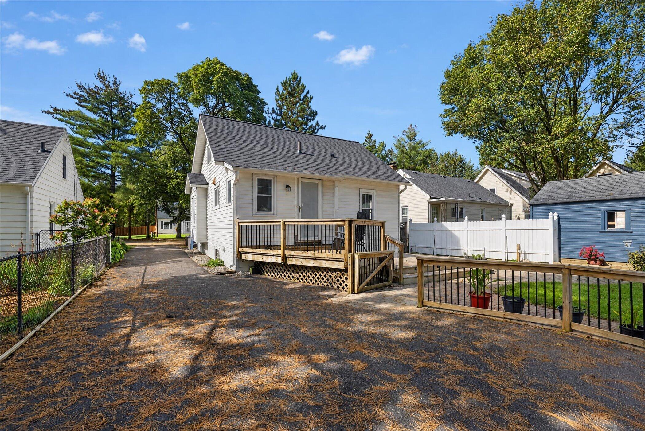 718 Pinehurst Boulevard Kalamazoo MI 49006