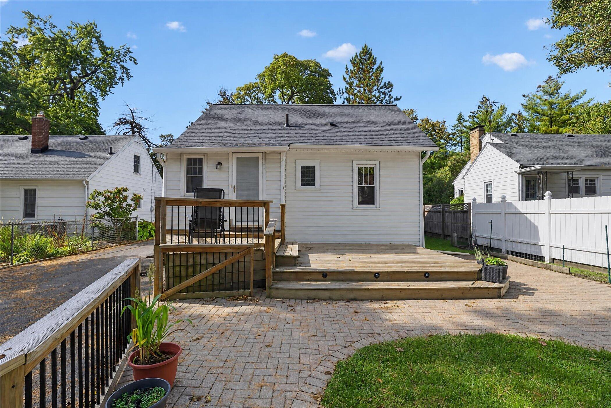 718 Pinehurst Boulevard Kalamazoo MI 49006