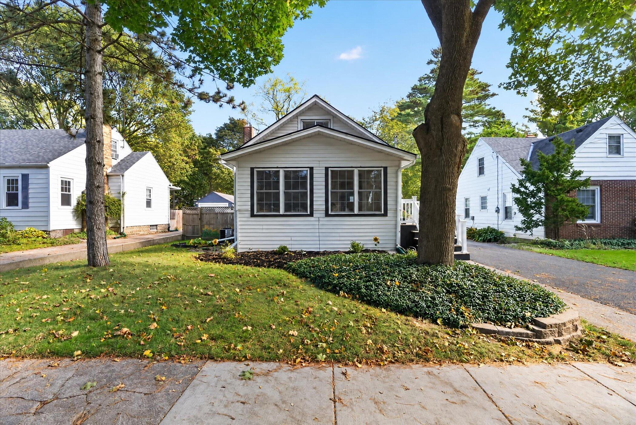 718 Pinehurst Boulevard Kalamazoo MI 49006