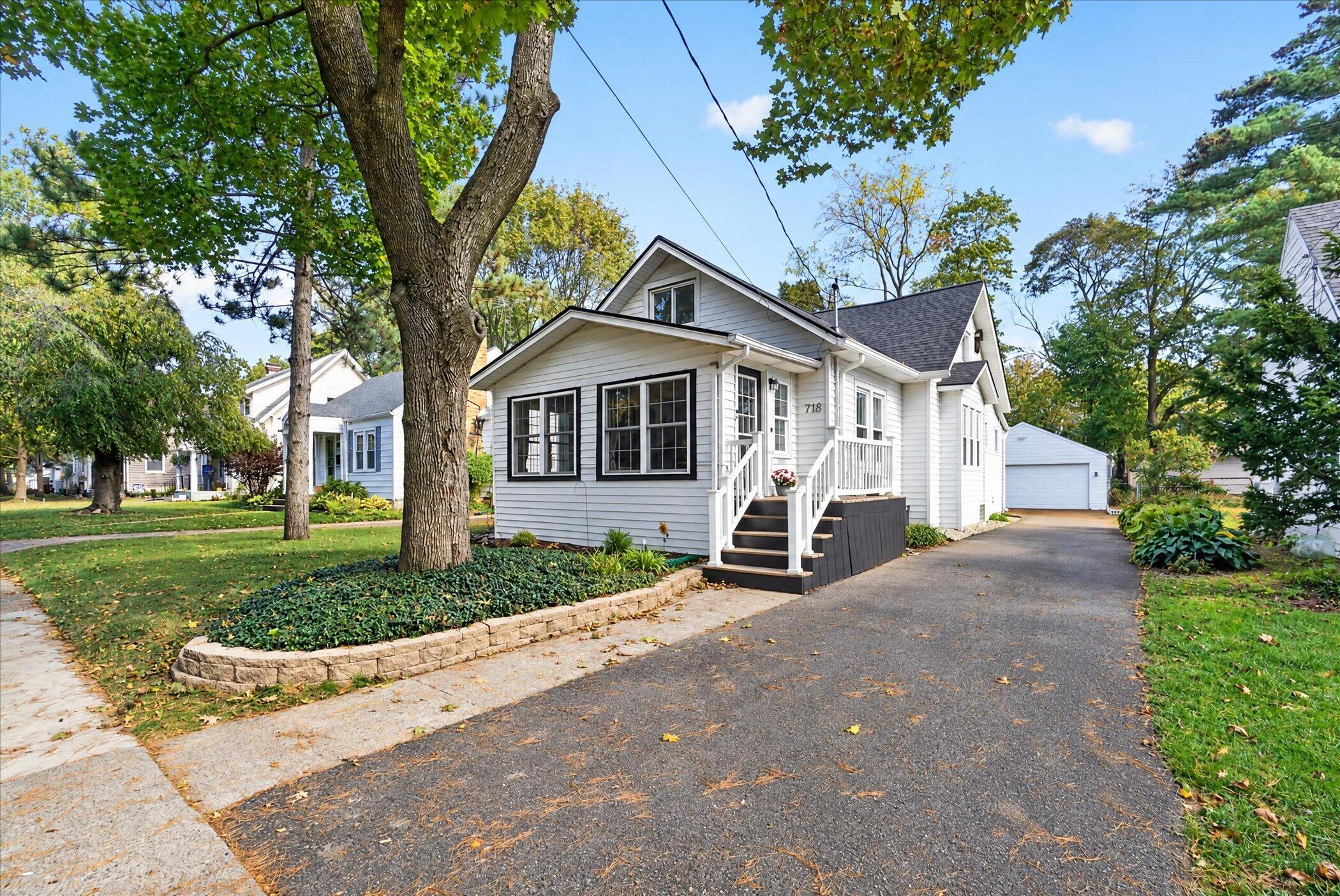 718 Pinehurst Boulevard Kalamazoo MI 49006