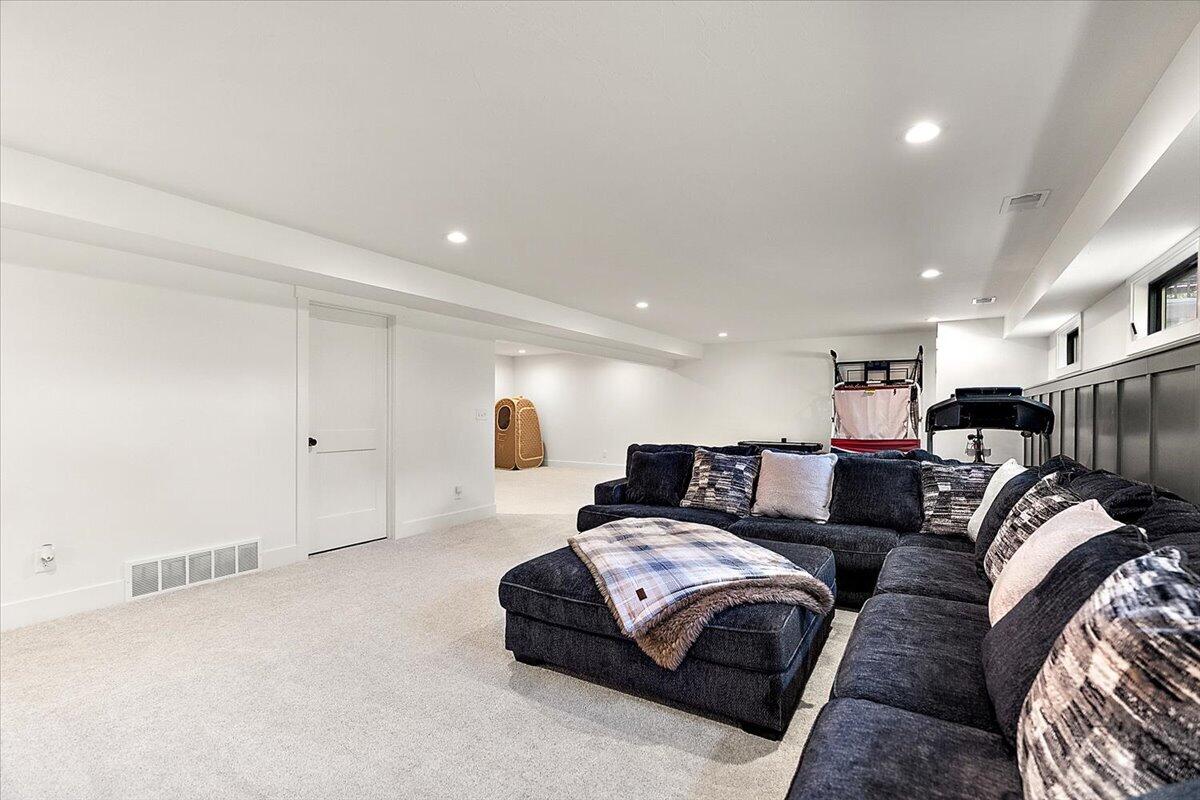 412 Sabine Drive Muskegon MI 49442